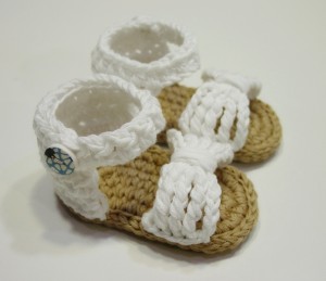 novedosas sandalias para niñas a crochet