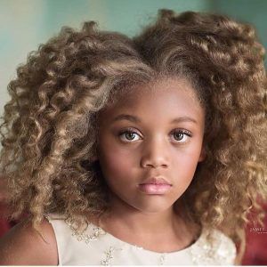 peinados-para-ninas-que-tienen-el-pelo-rizado